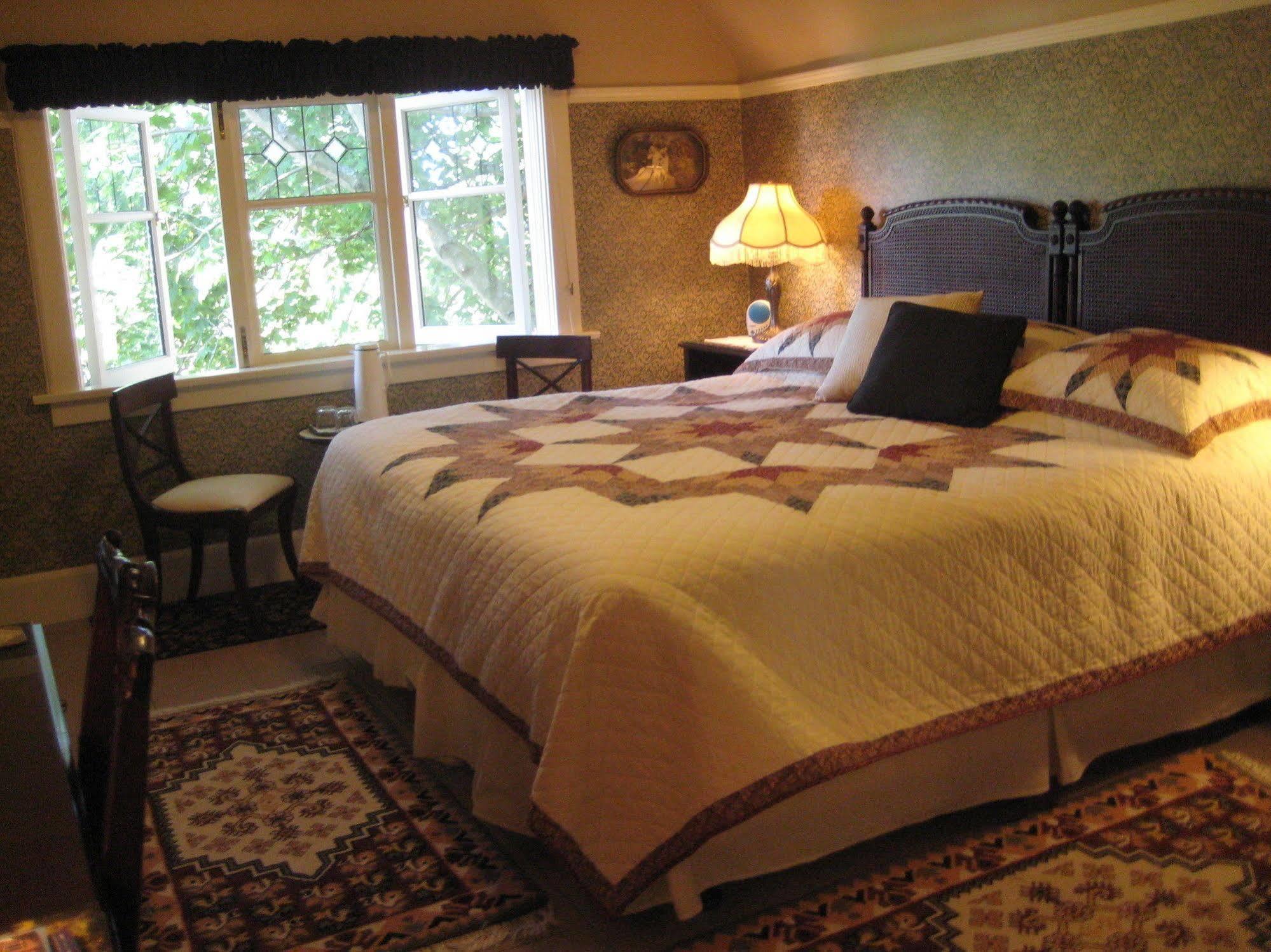 Point Grey Guest House Vancouver Esterno foto